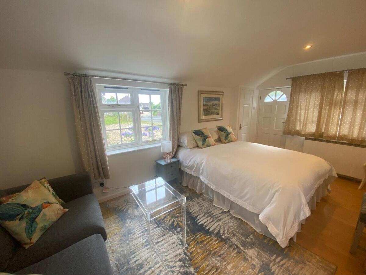 Private Entry Guesthouse Hideaway Hordle Exteriér fotografie